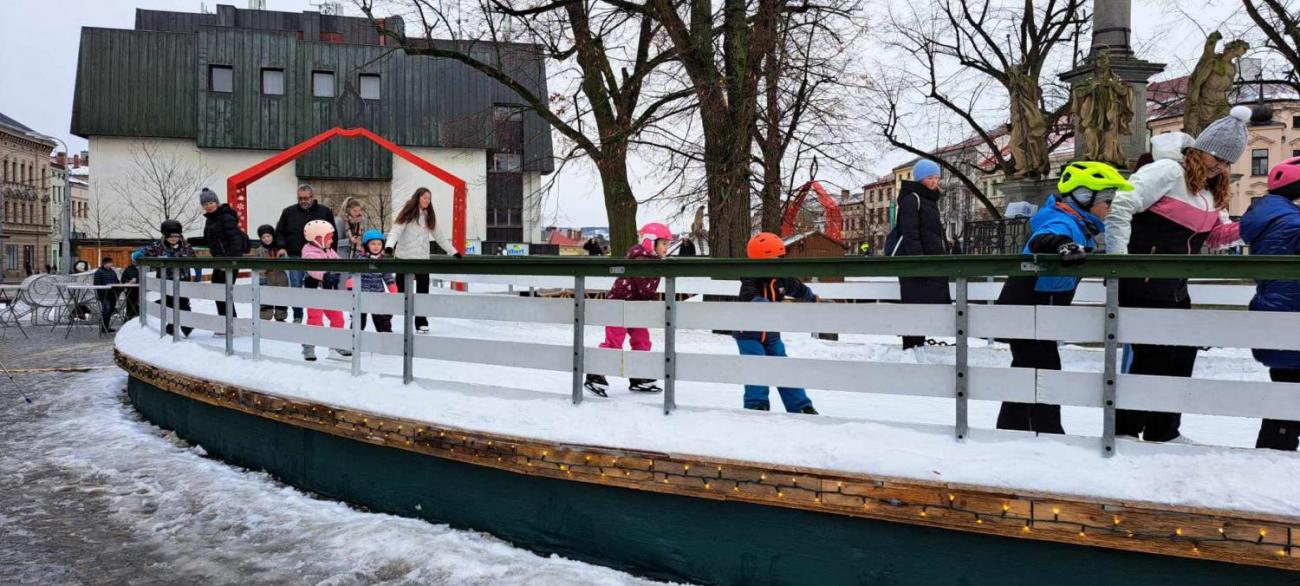 1. C – Bruslení na náměstí