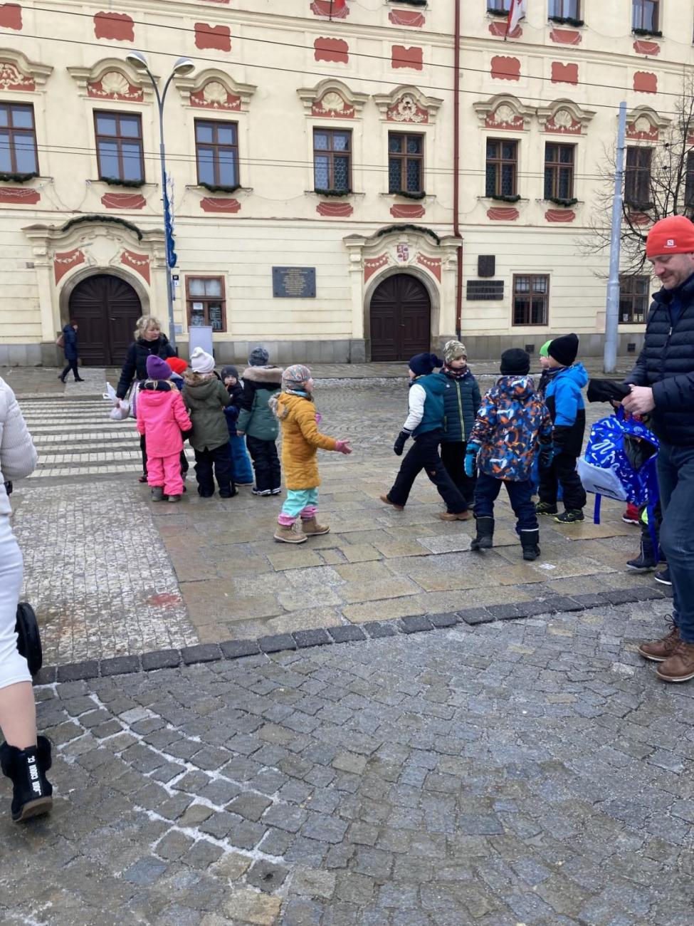 1. C – Bruslení na náměstí