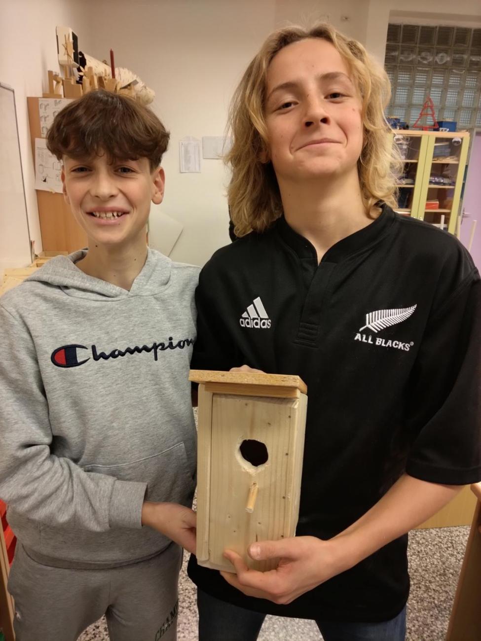 Vyrábíme krmítka i ptačí budky