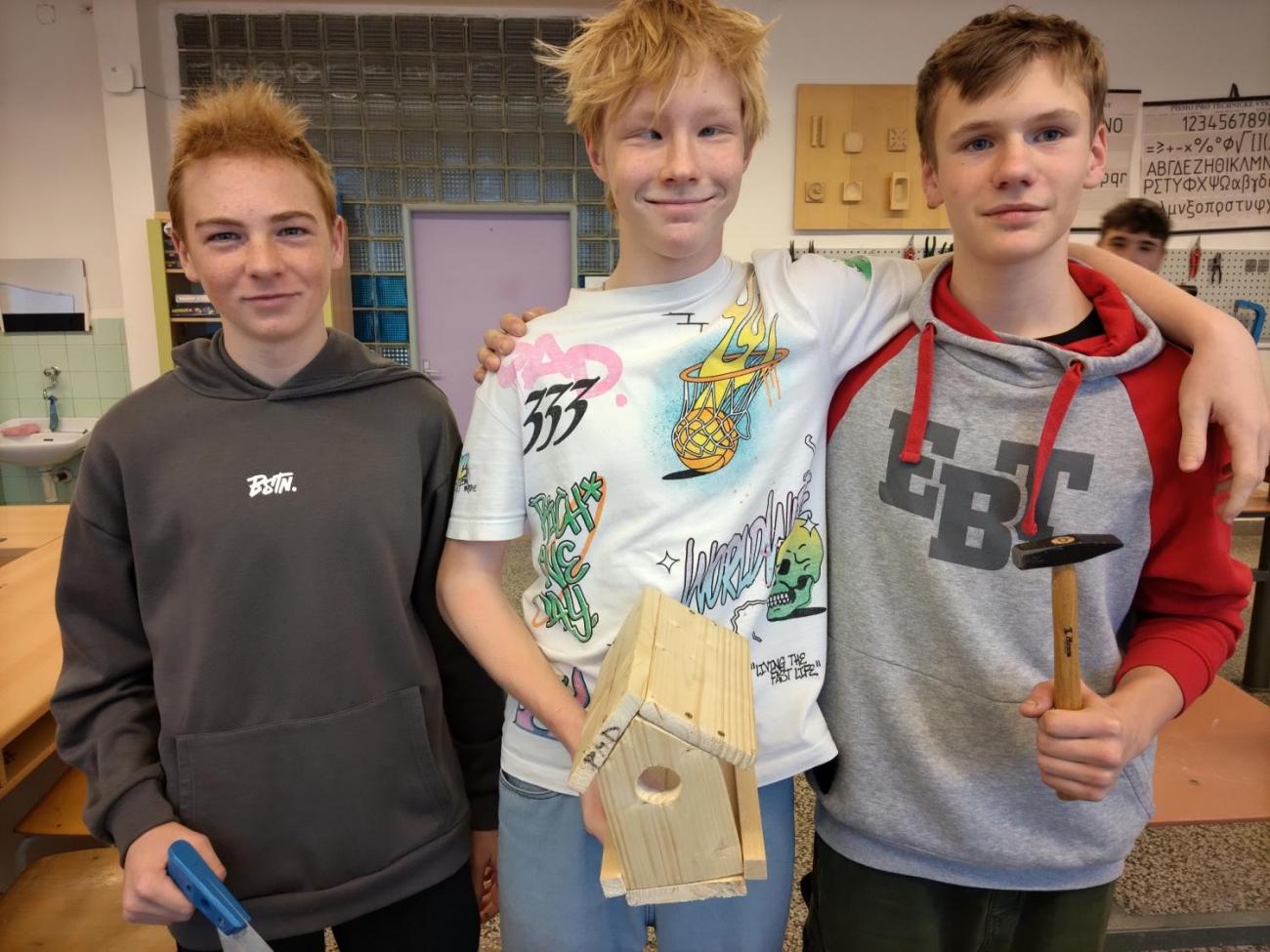 Vyrábíme krmítka i ptačí budky