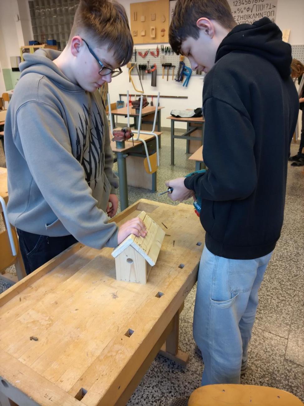 Vyrábíme krmítka i ptačí budky