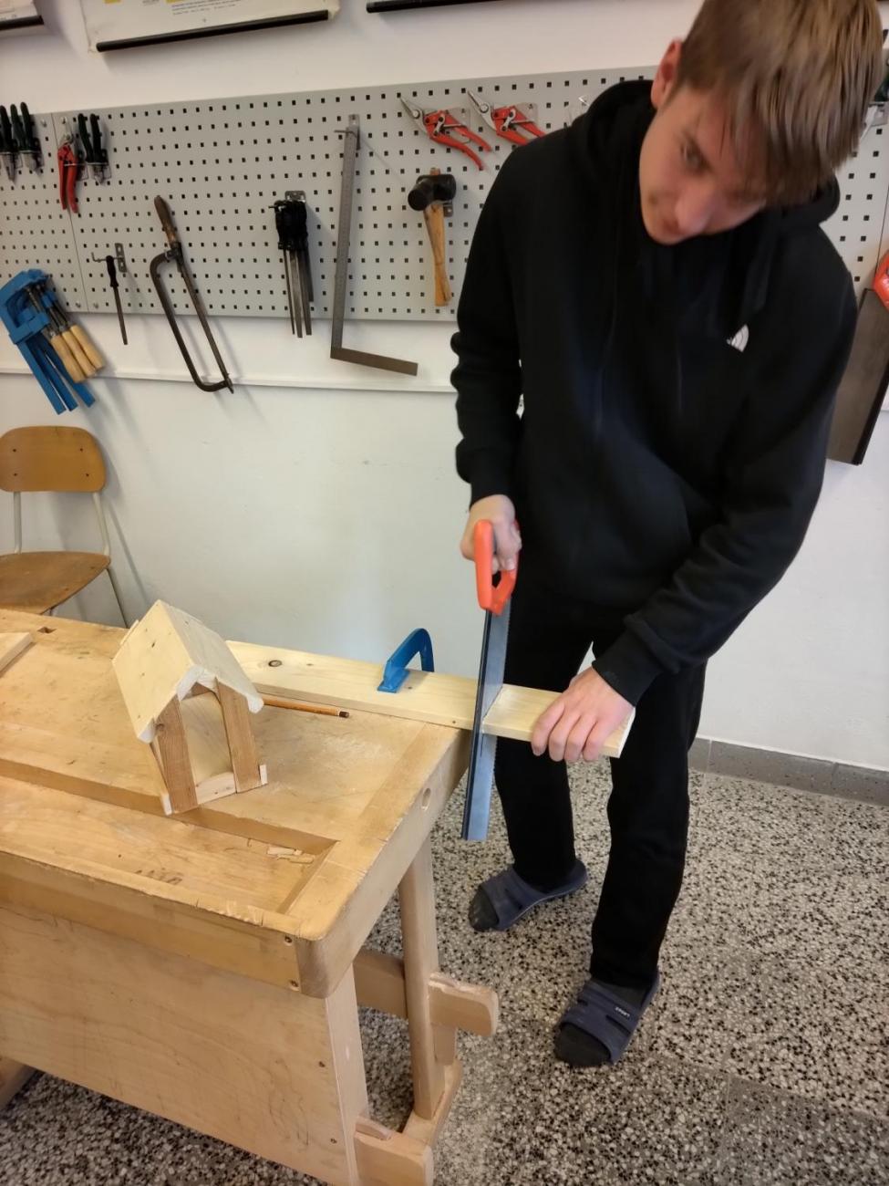 Vyrábíme krmítka i ptačí budky