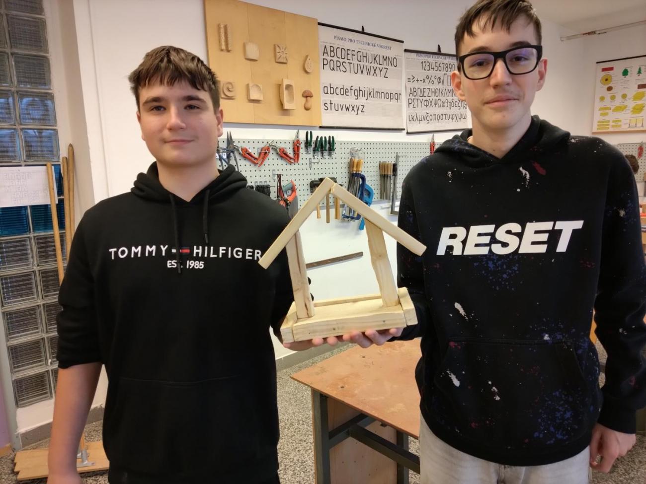 Vyrábíme krmítka i ptačí budky