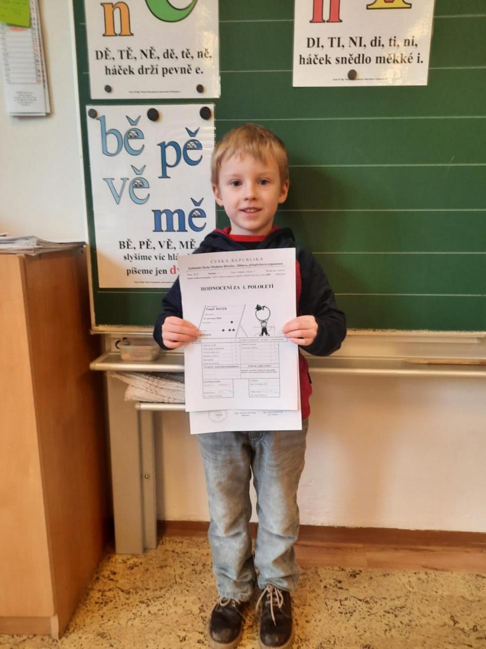 Pololetní vysvědčení prvňáčků - 1. A, B, C