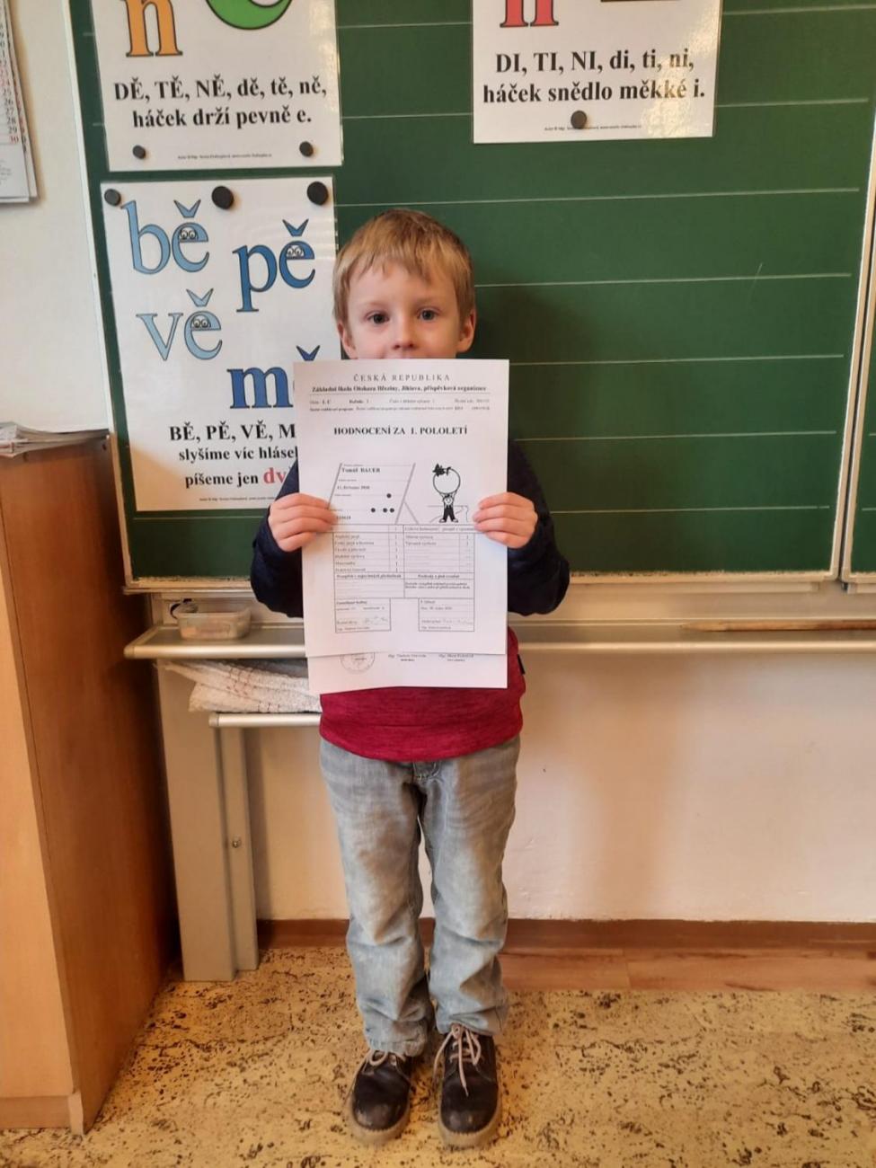 Pololetní vysvědčení prvňáčků - 1. A, B, C