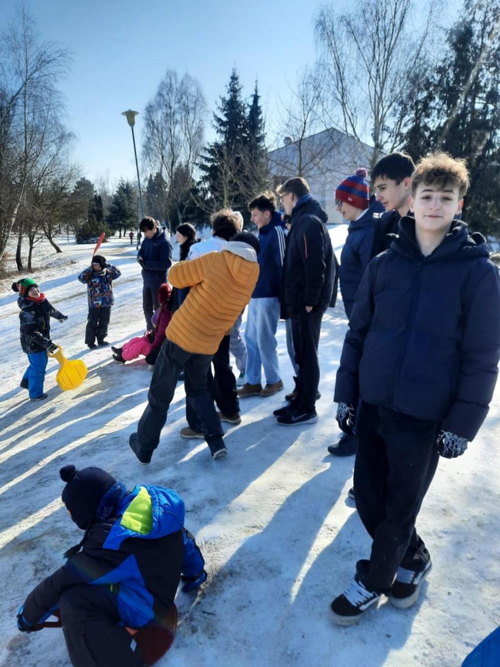 1.C – Sněhové radovánky s deváťáky