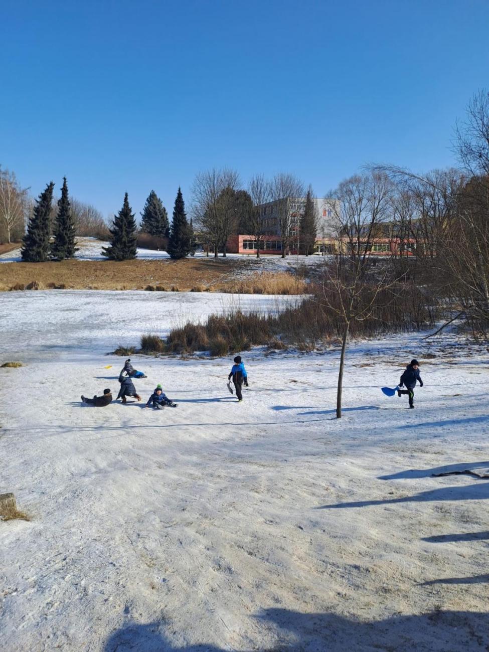 1.C – Sněhové radovánky s deváťáky