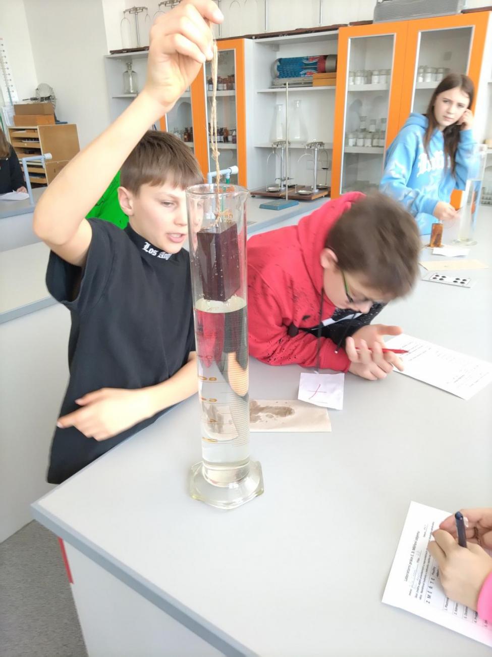 Fyzika 6. ročník - praktická měření objemu