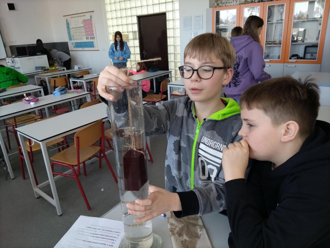 Fyzika 6. ročník - praktická měření objemu