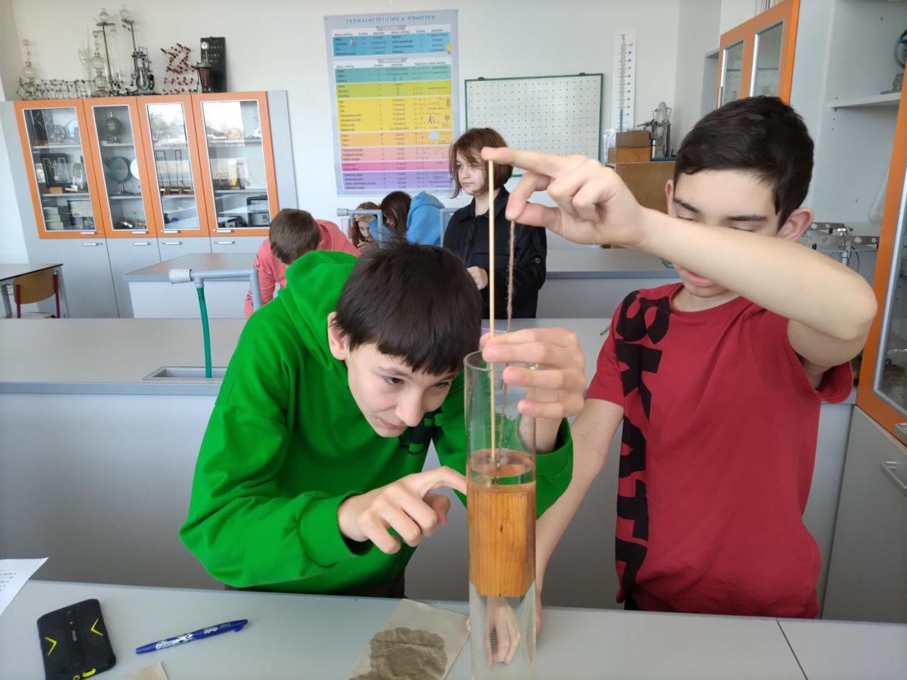 Fyzika 6. ročník - praktická měření objemu