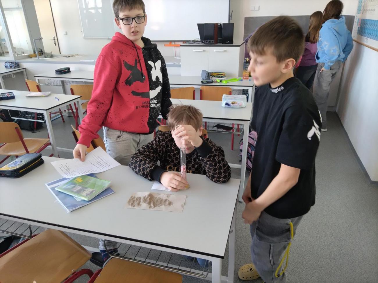 Fyzika 6. ročník - praktická měření objemu