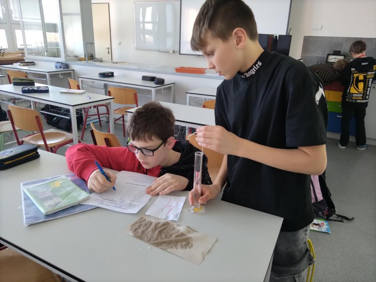 Fyzika 6. ročník - praktická měření objemu