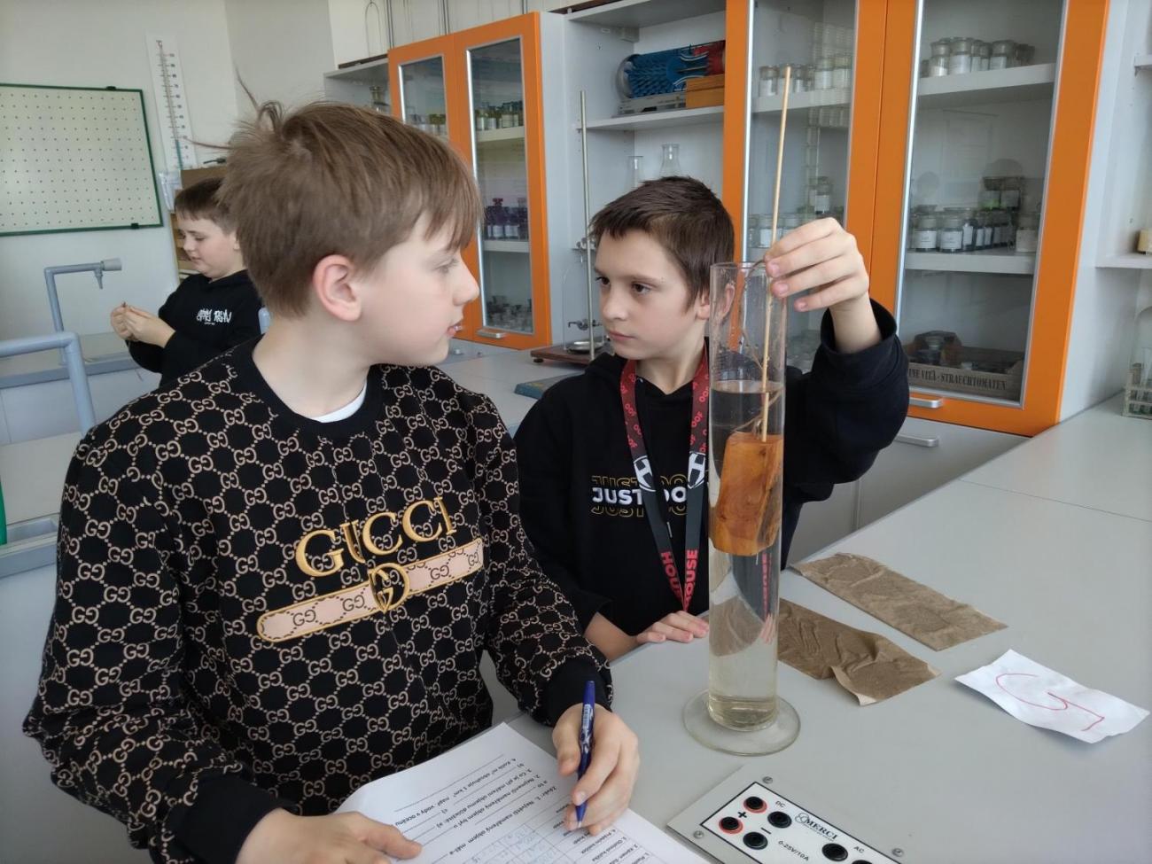 Fyzika 6. ročník - praktická měření objemu