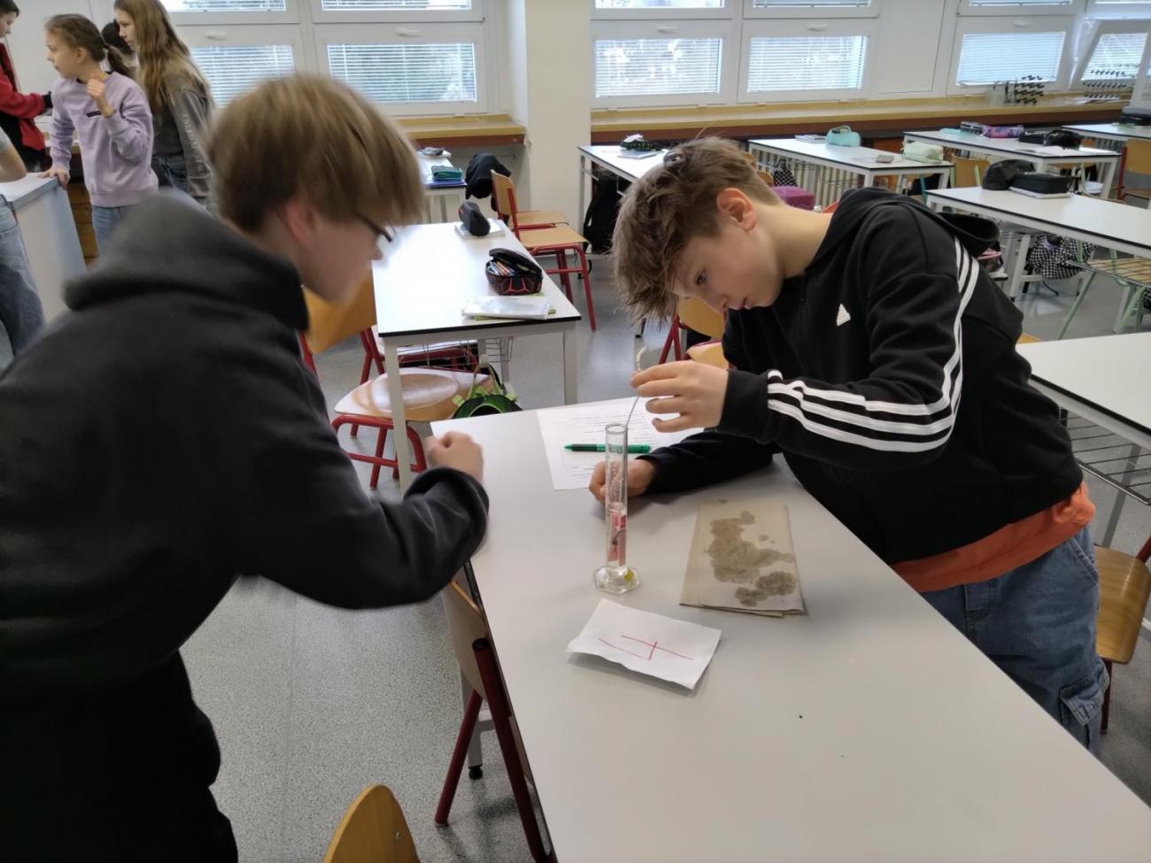 Fyzika 6. ročník - praktická měření objemu