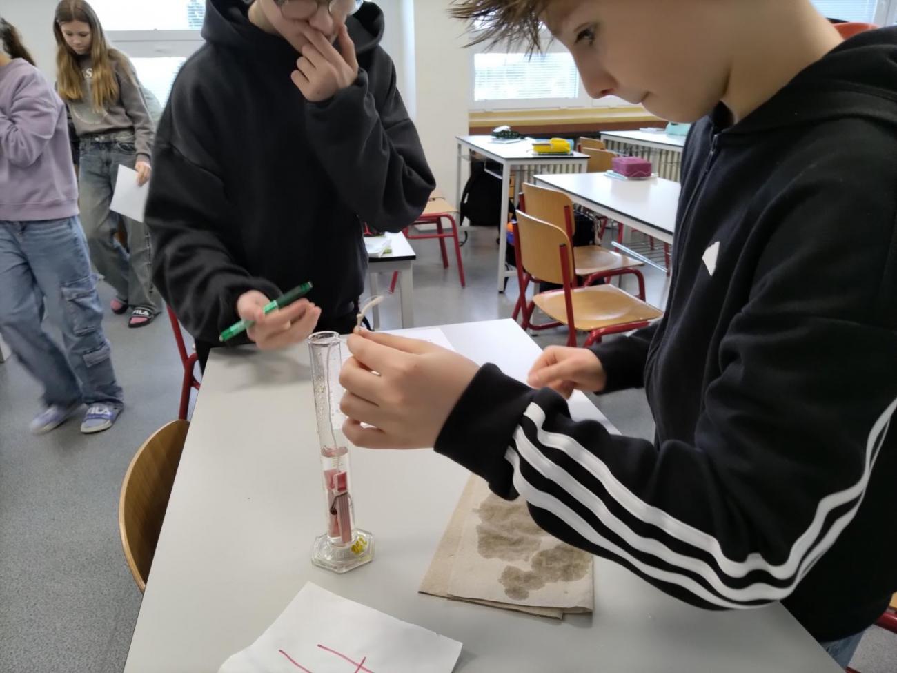 Fyzika 6. ročník - praktická měření objemu