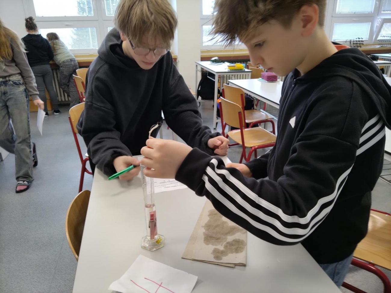 Fyzika 6. ročník - praktická měření objemu