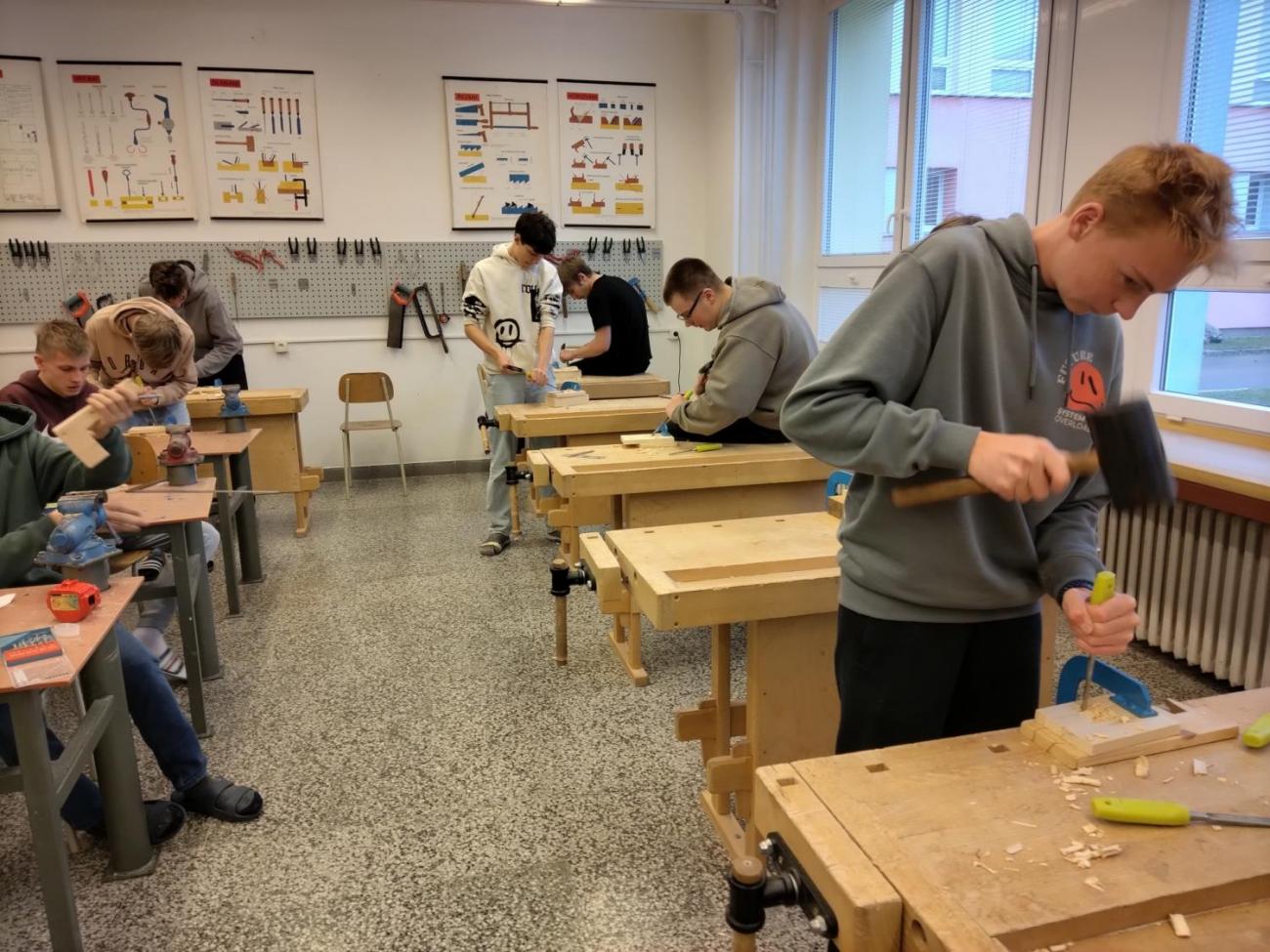 Práce s dřevem – dlabání, 9. roč.