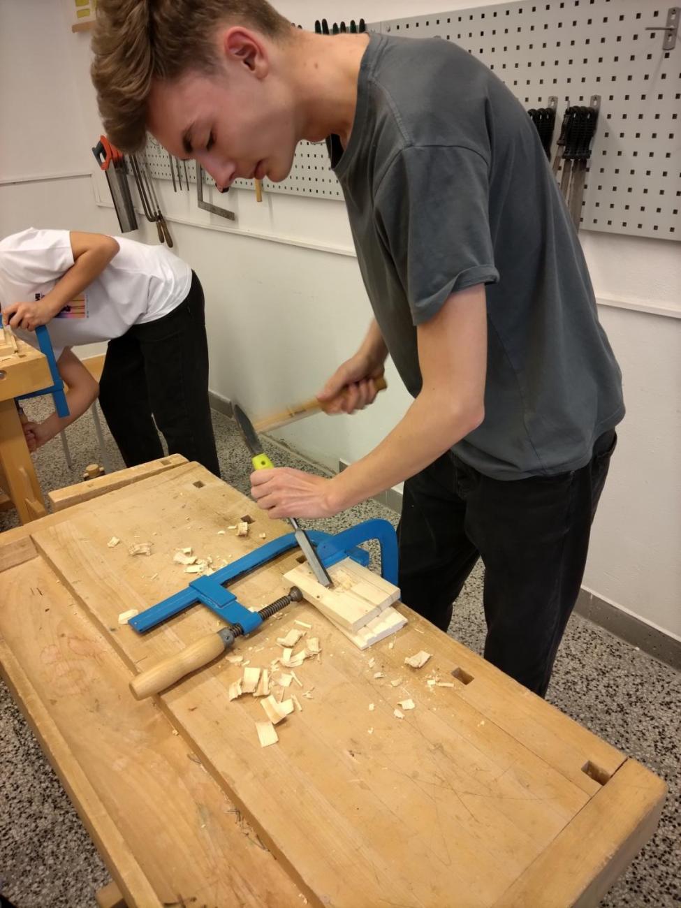 Práce s dřevem – dlabání, 9. roč.