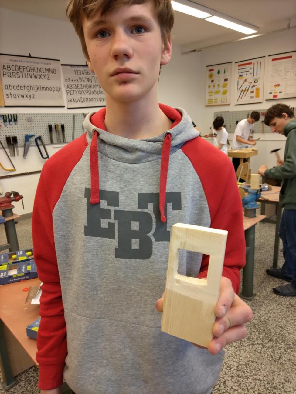 Práce s dřevem – dlabání, 9. roč.