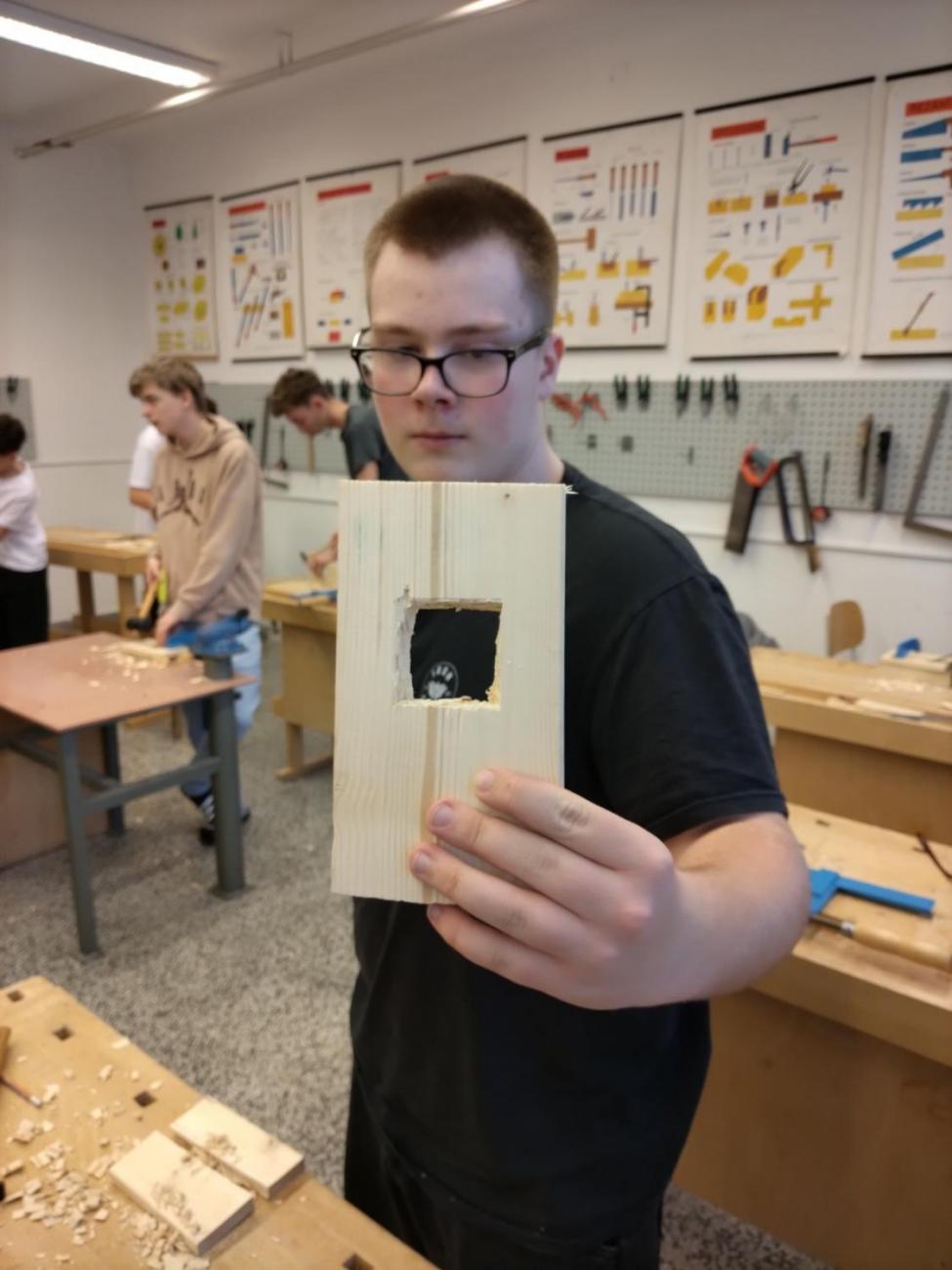 Práce s dřevem – dlabání, 9. roč.