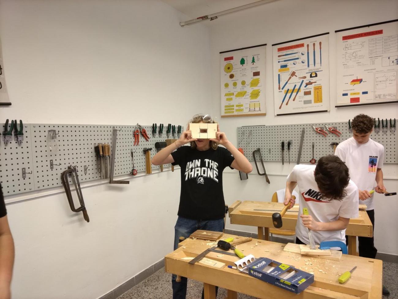 Práce s dřevem – dlabání, 9. roč.