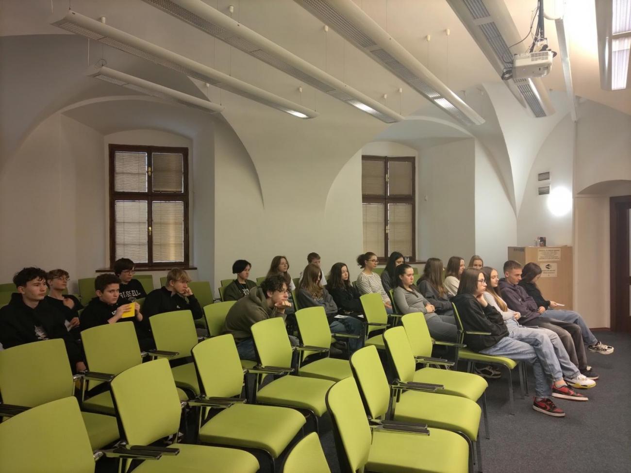 KYTICE V KNIHOVNĚ   8.B