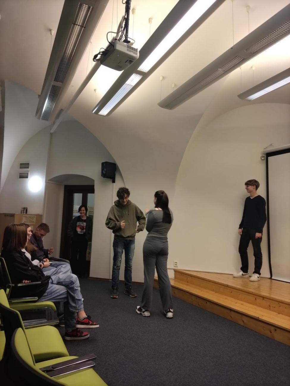 KYTICE V KNIHOVNĚ   8.B