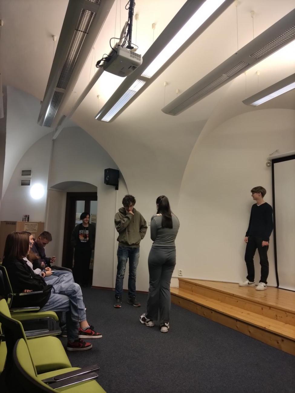 KYTICE V KNIHOVNĚ   8.B