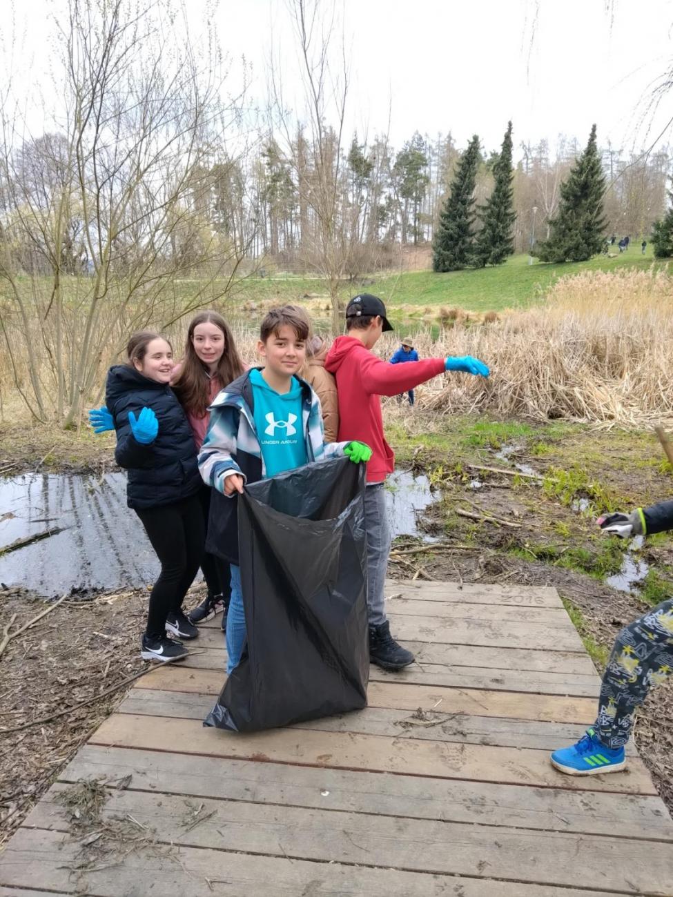 Žáci naší školy opět pomáhali přírodě v rámci akce Čistá Vysočina