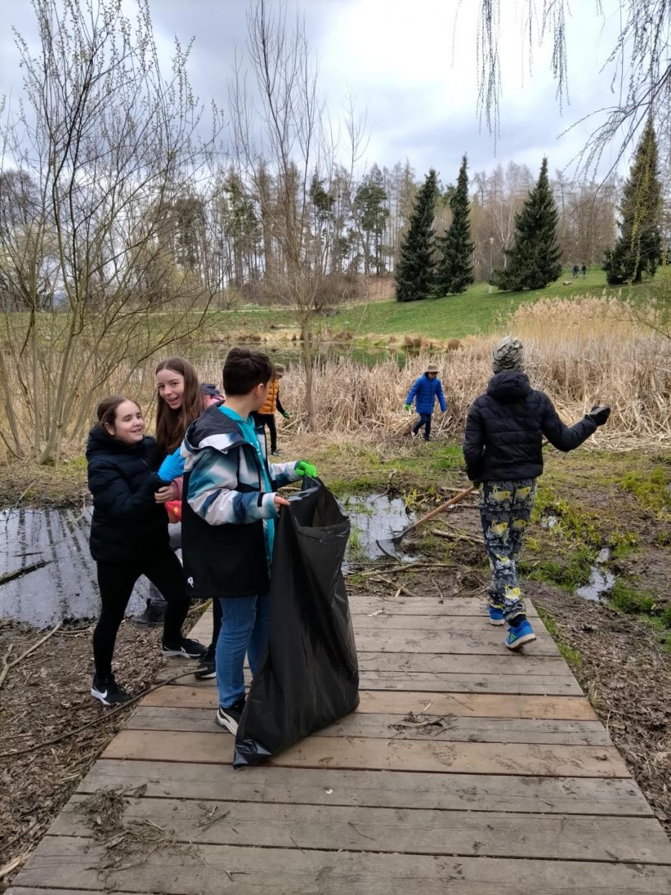 Žáci naší školy opět pomáhali přírodě v rámci akce Čistá Vysočina