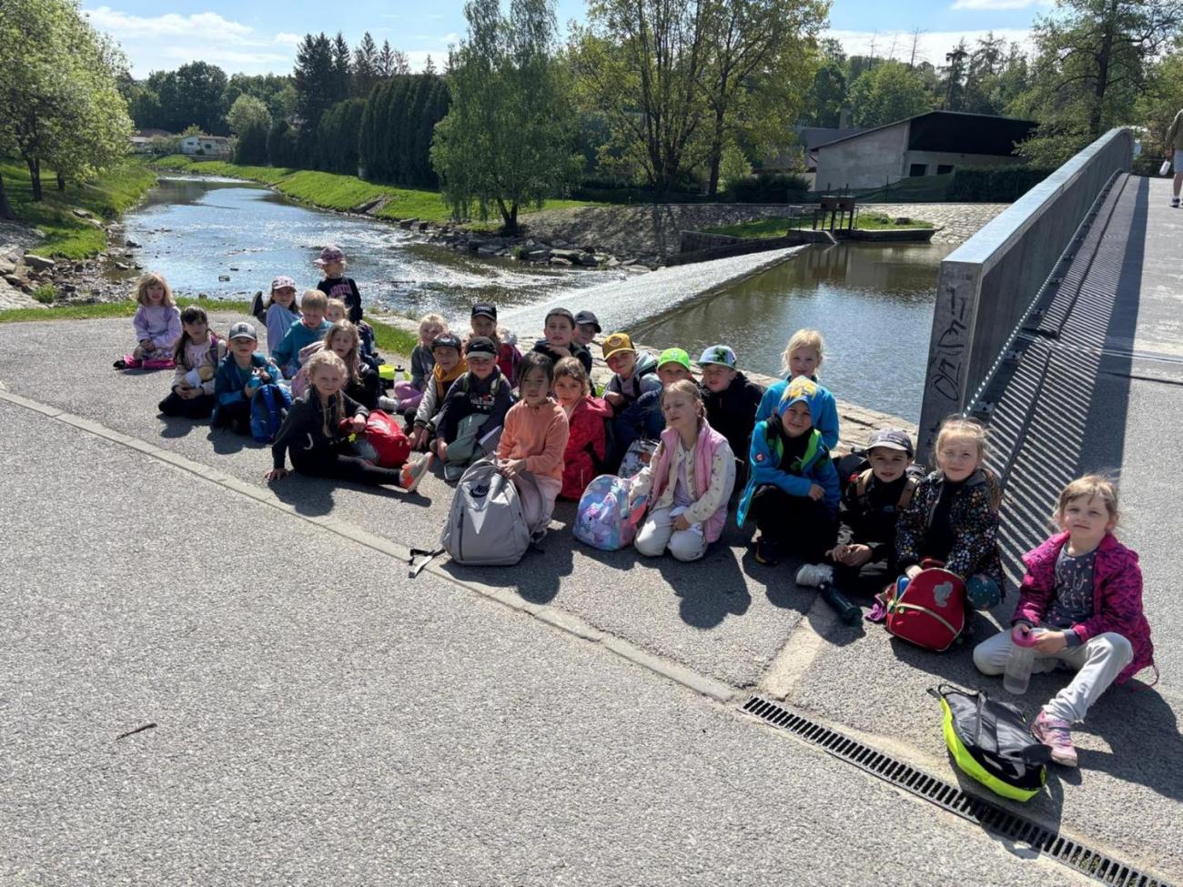 Jarní turistický den – výlet k rybníku Borovinka  1.B