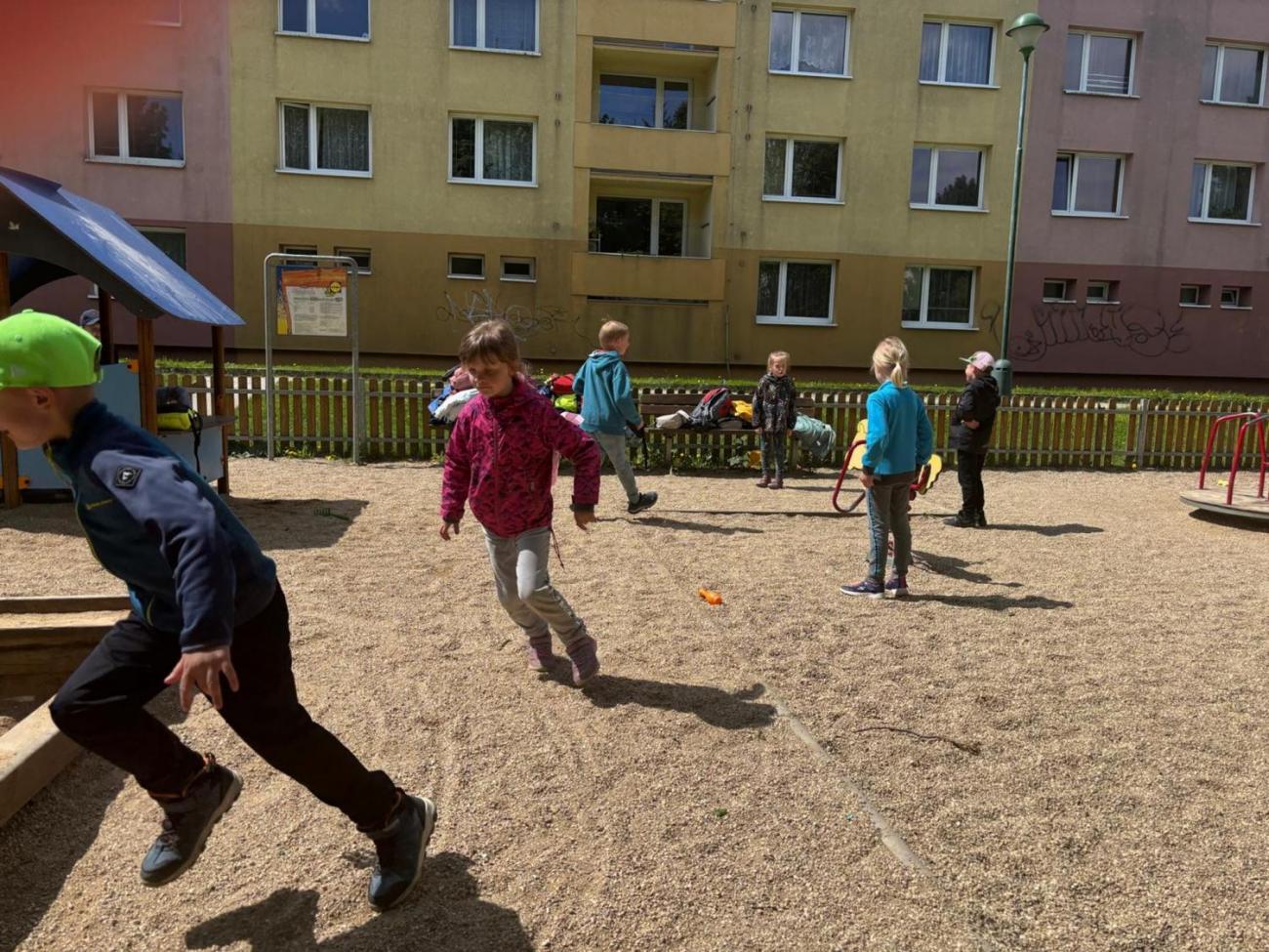 Jarní turistický den – výlet k rybníku Borovinka  1.B