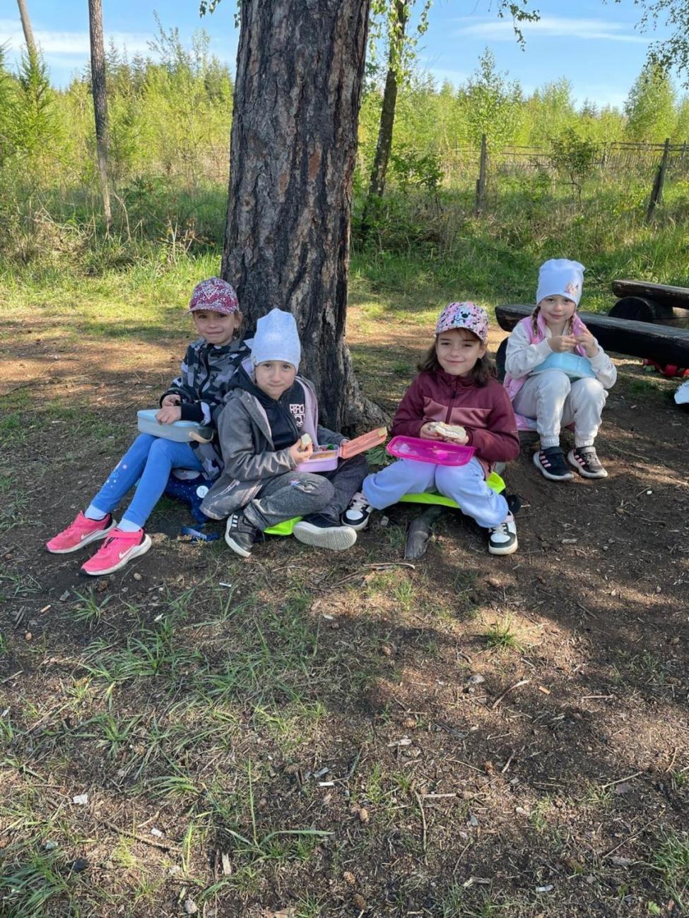 Jarní turistický den – výlet k rybníku Borovinka  1.B