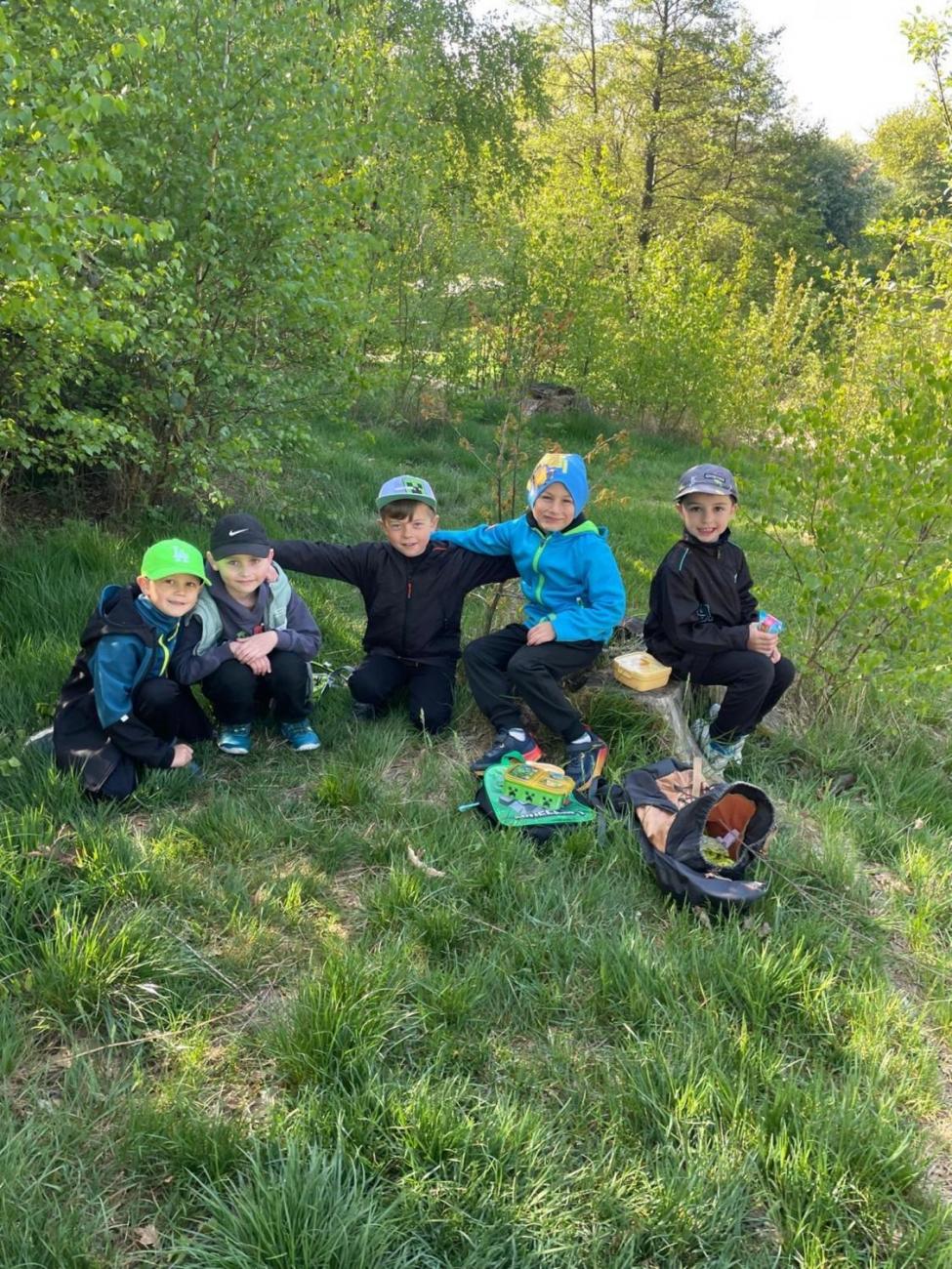 Jarní turistický den – výlet k rybníku Borovinka  1.B