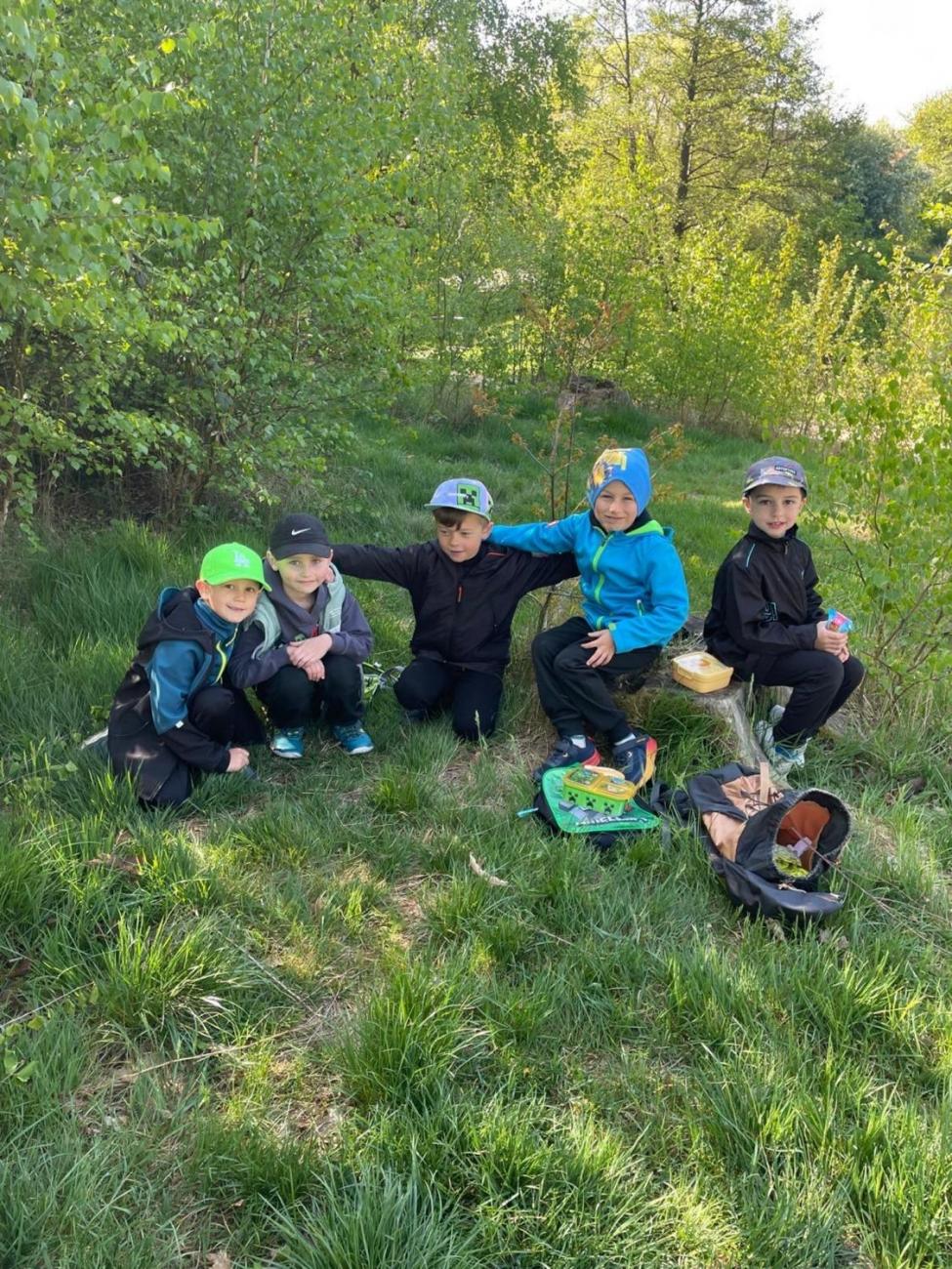 Jarní turistický den – výlet k rybníku Borovinka  1.B