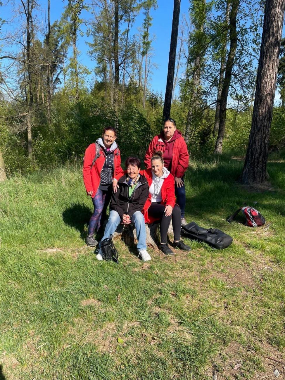 Jarní turistický den – výlet k rybníku Borovinka  1.B