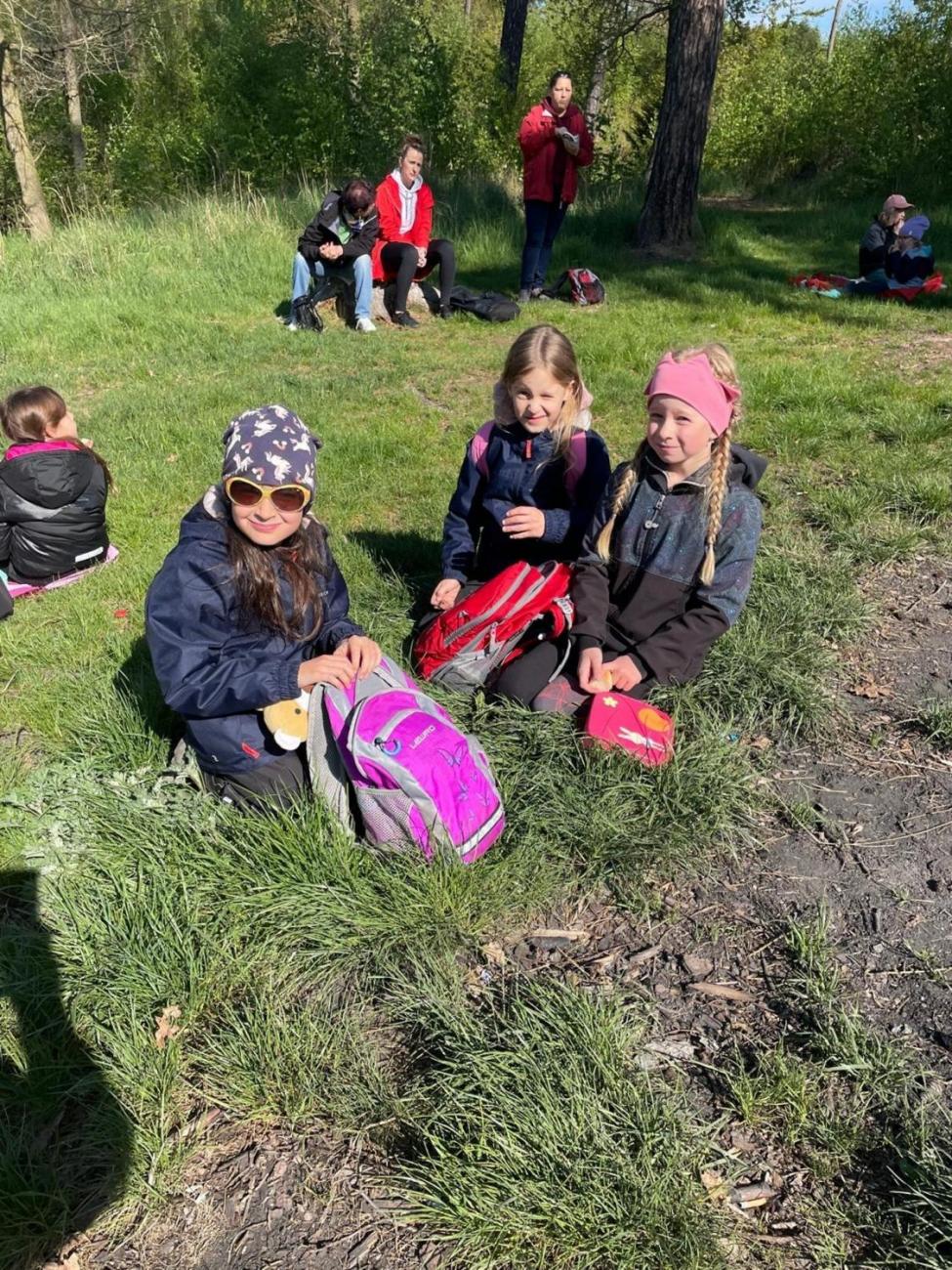 Jarní turistický den – výlet k rybníku Borovinka  1.B