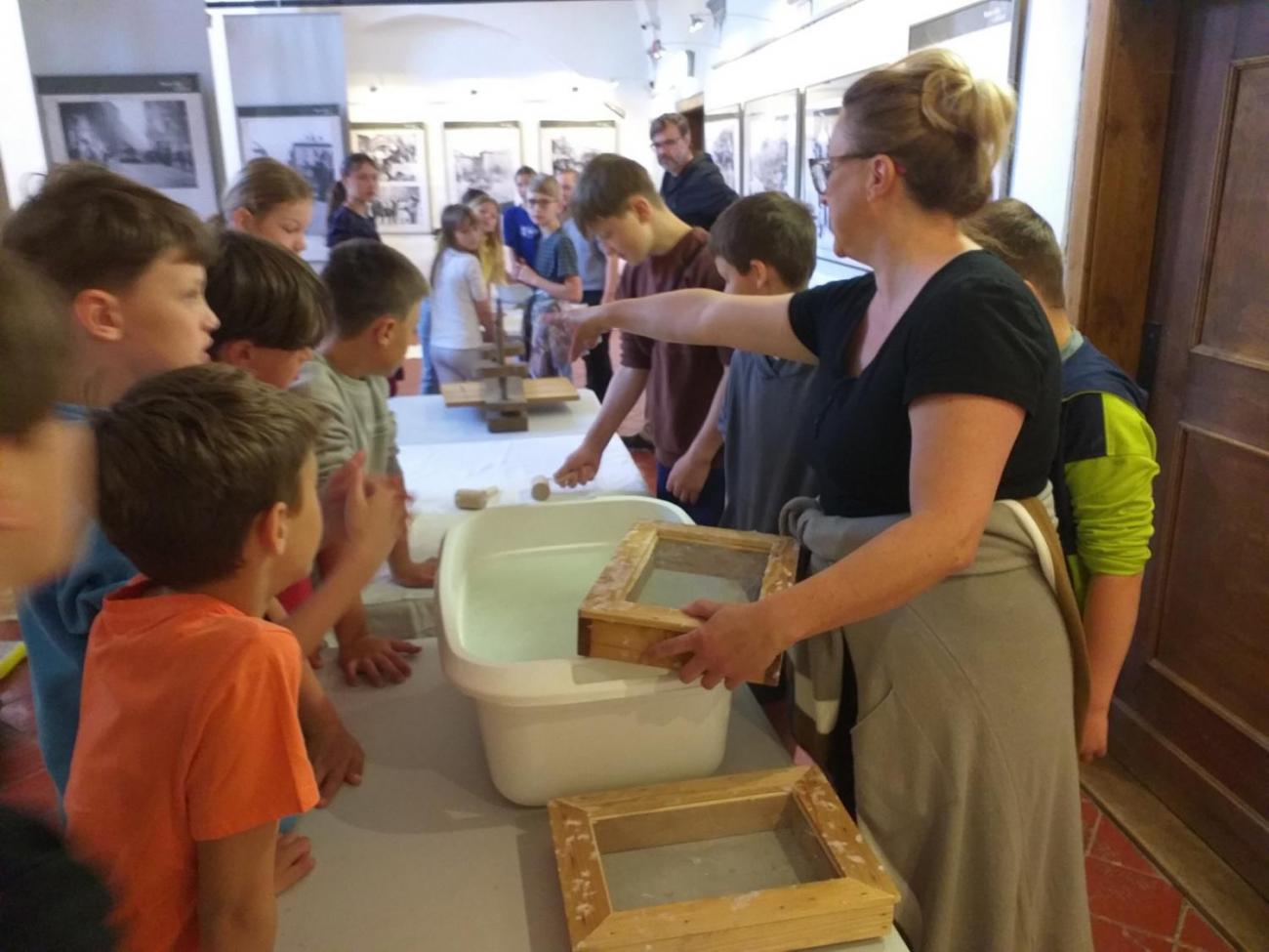 Muzeum výroba ručního papíru  5.C