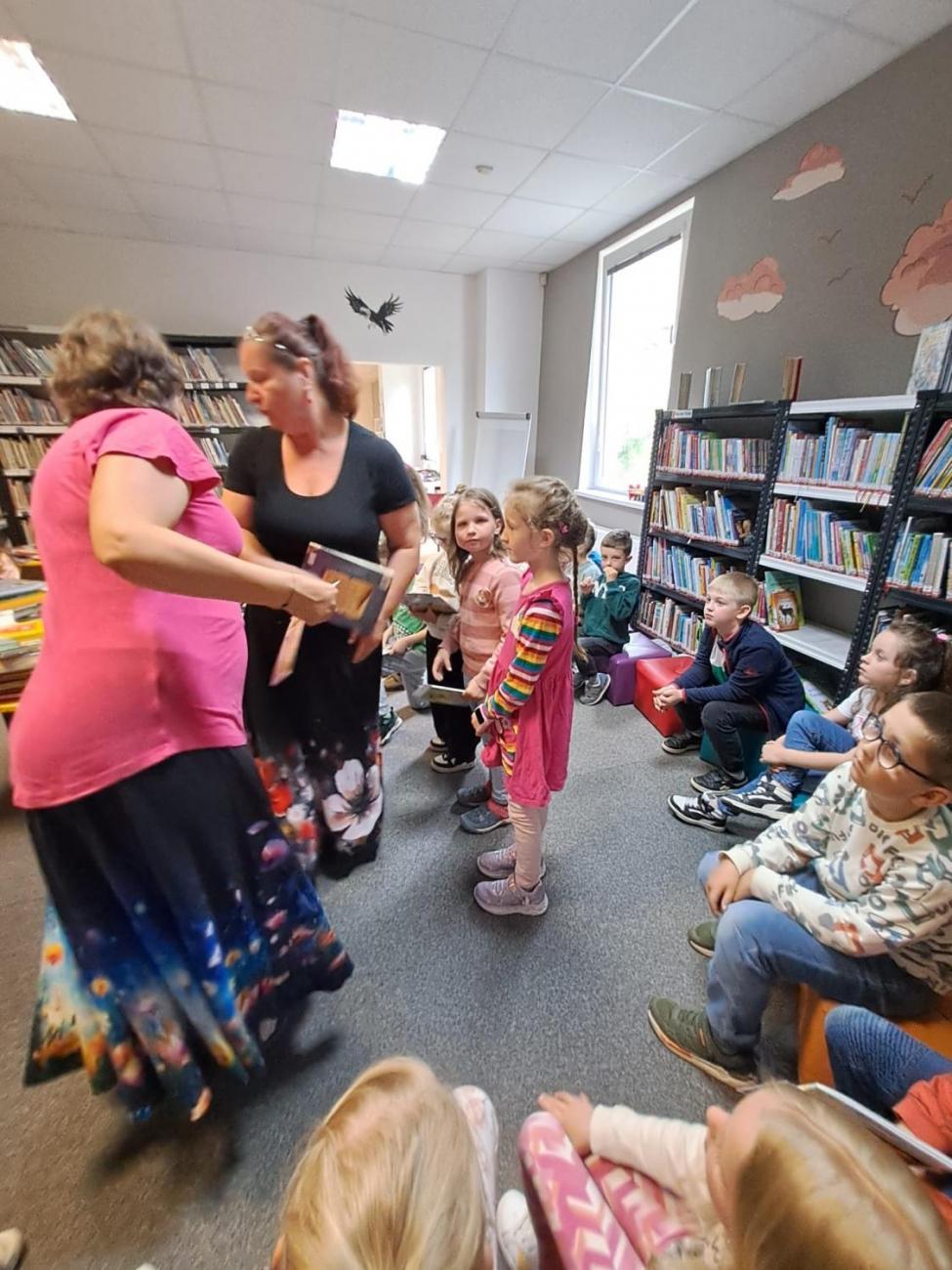 Prvňáčci z 1.C byli slavnostně pasováni na čtenáře