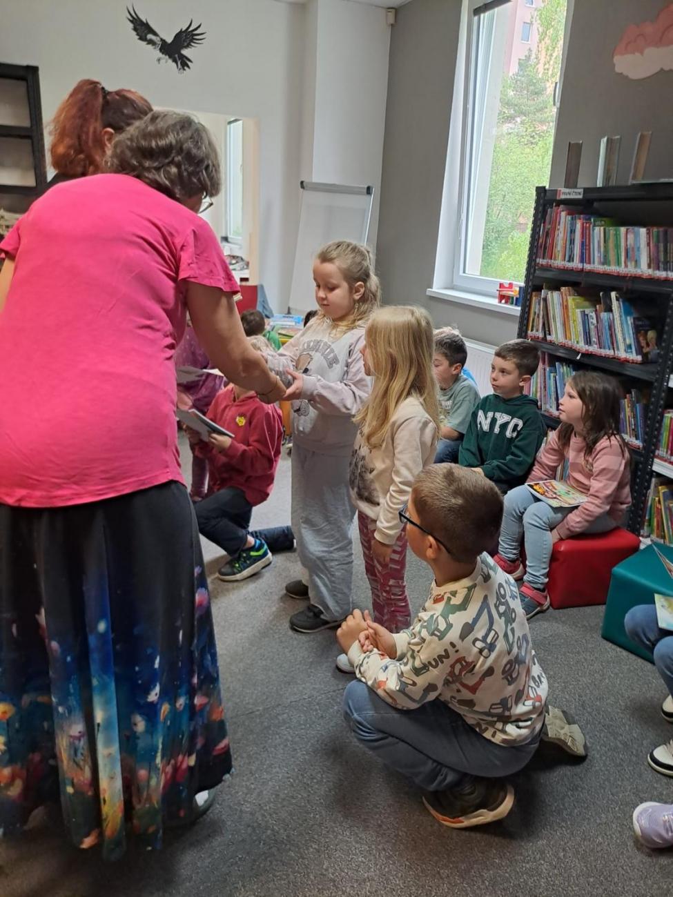 Prvňáčci z 1.C byli slavnostně pasováni na čtenáře