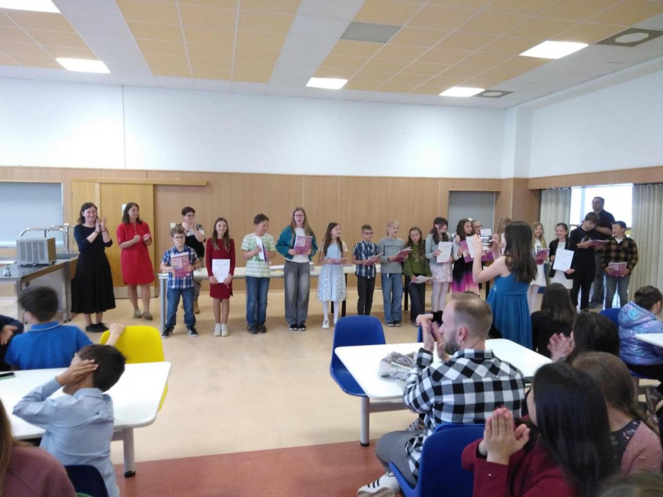 Slavnostní předávání certifikátů po složení jazykových zkoušek A1 Movers