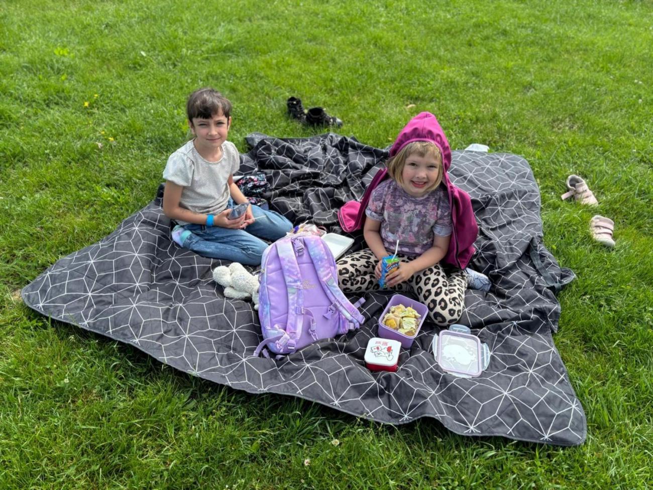 Třídní piknik na školní zahradě  1.B