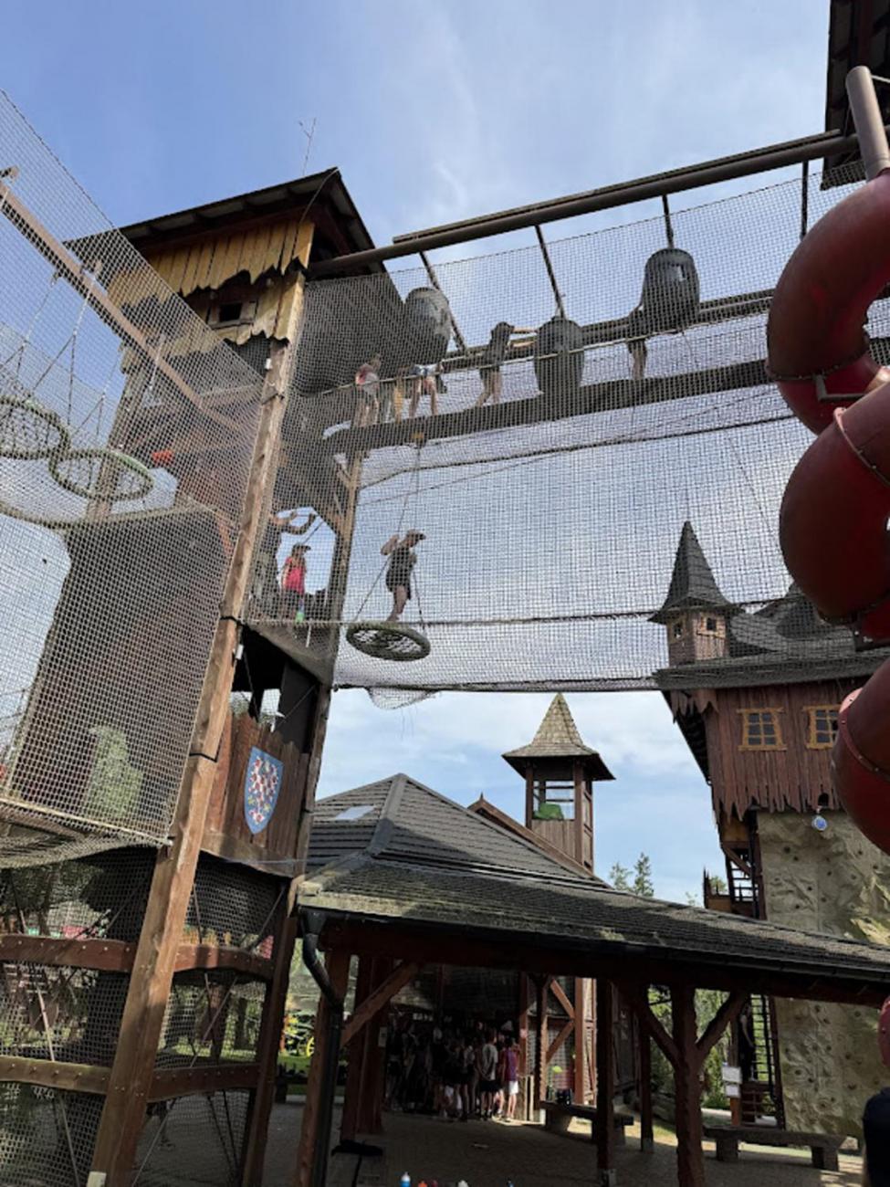 Školní výlet do outdoorového resortu Březová  5.A a 5.B