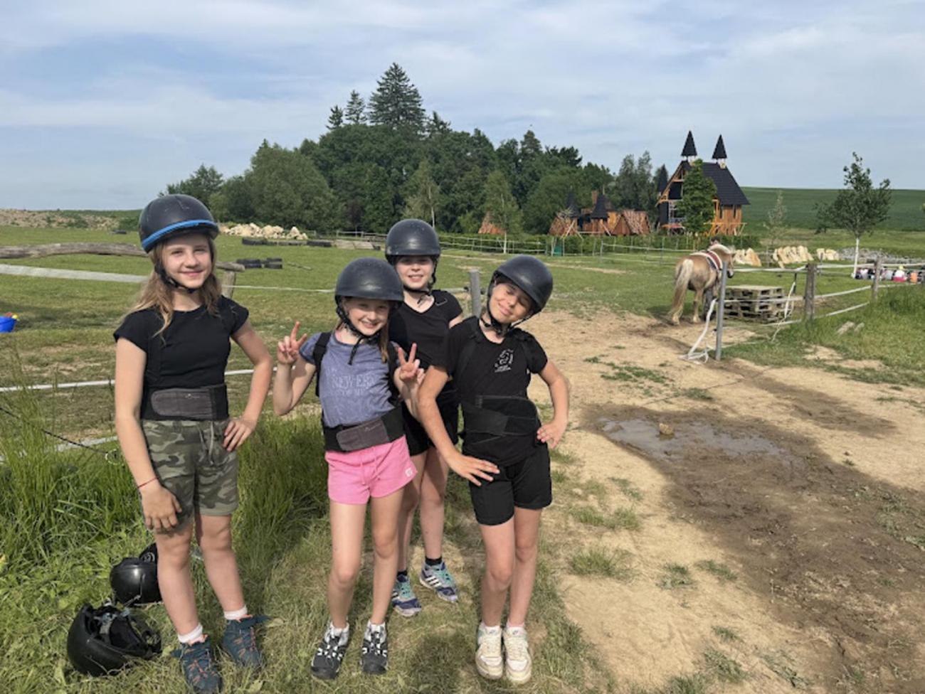 Školní výlet do outdoorového resortu Březová  5.A a 5.B