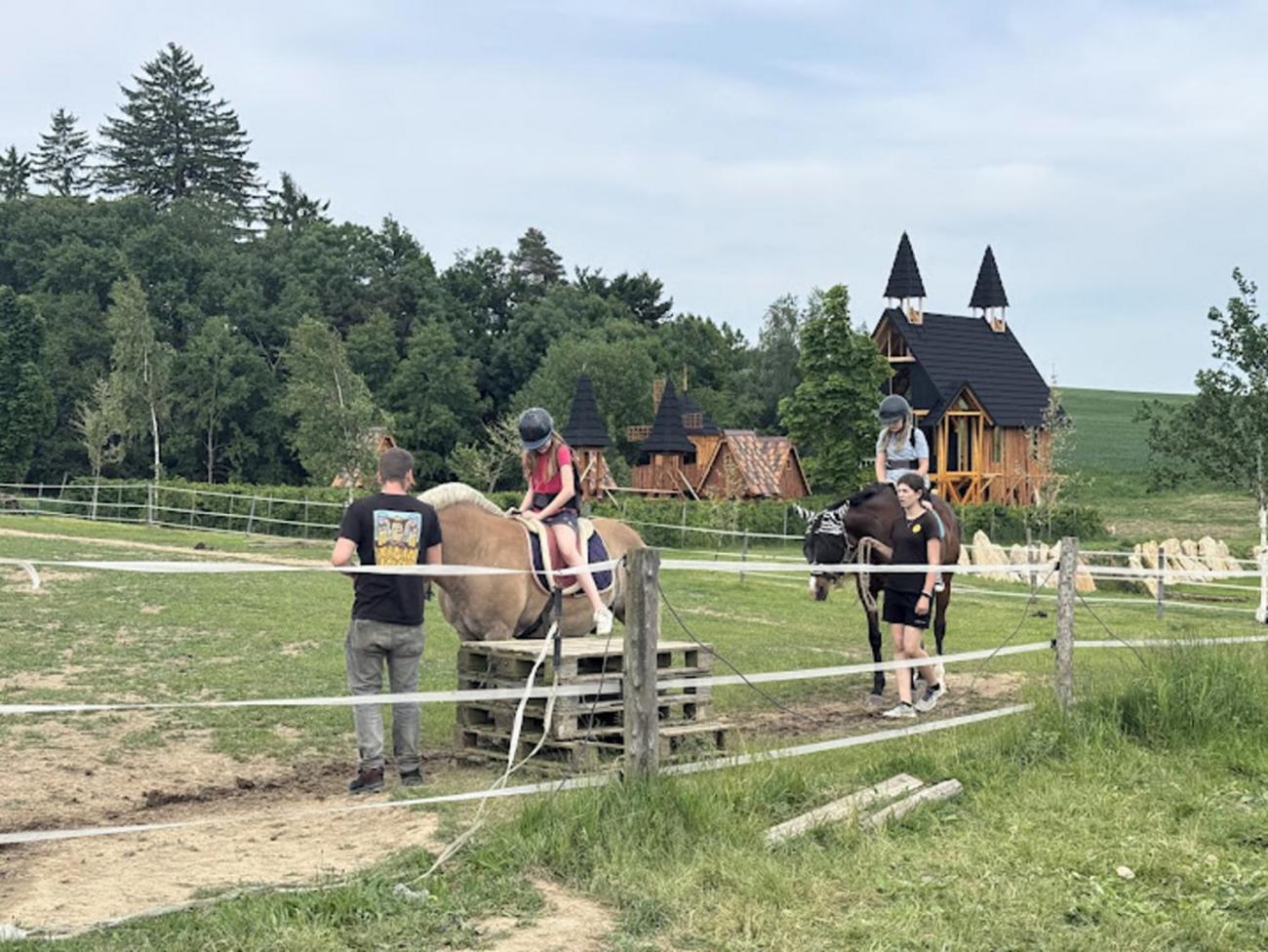 Školní výlet do outdoorového resortu Březová  5.A a 5.B