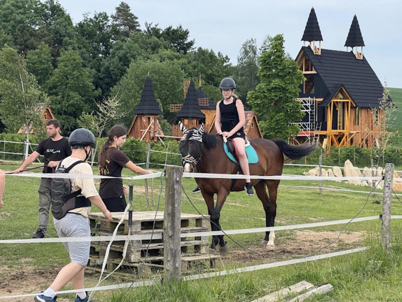 Školní výlet do outdoorového resortu Březová  5.A a 5.B
