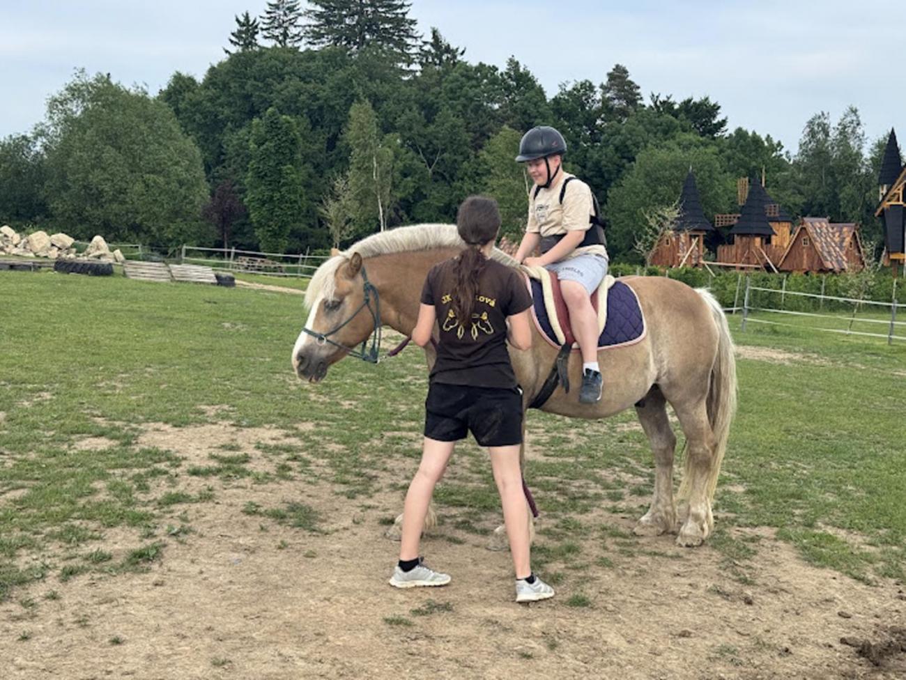 Školní výlet do outdoorového resortu Březová  5.A a 5.B