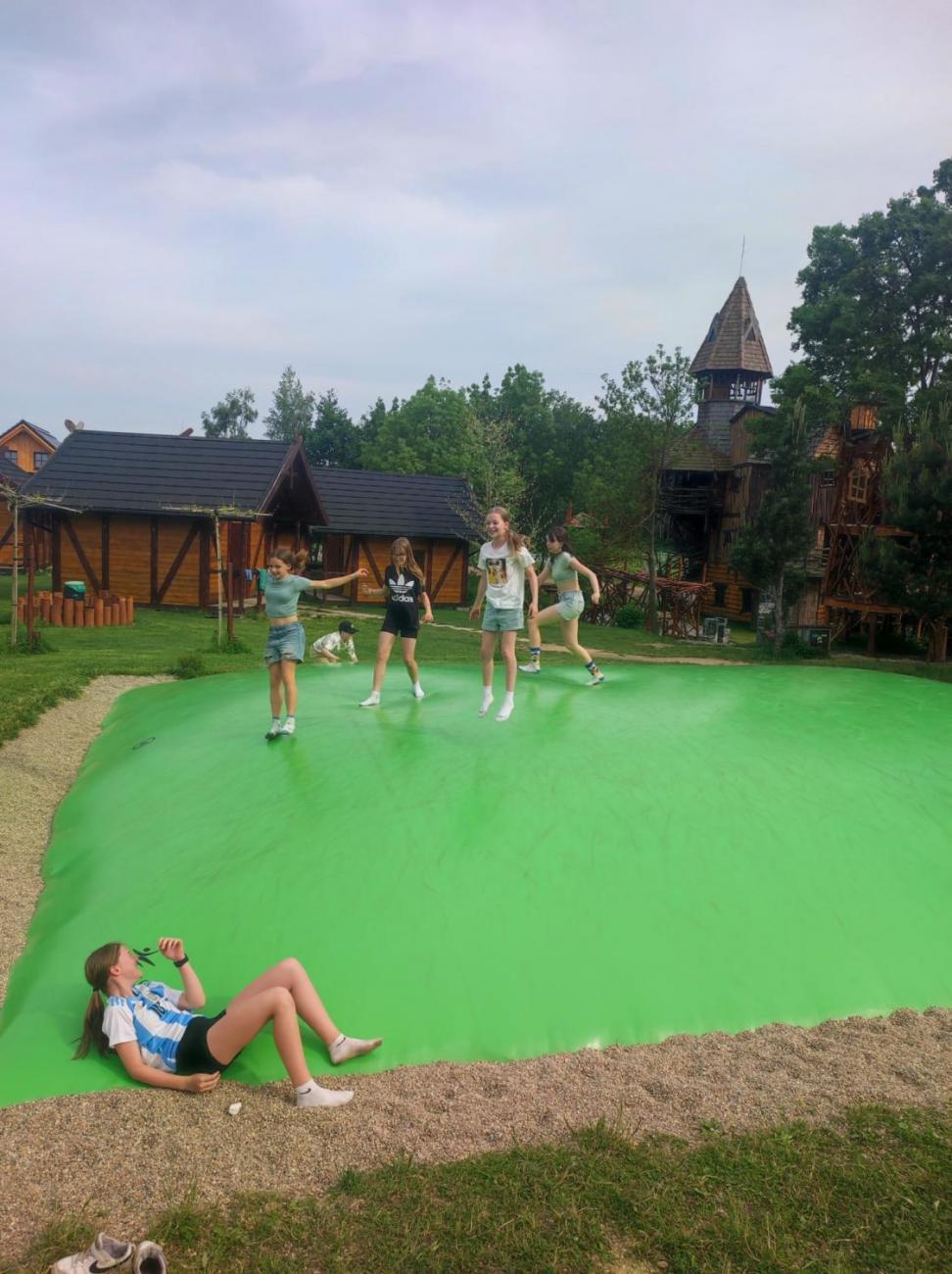 Školní výlet do outdoorového resortu Březová  5.A a 5.B