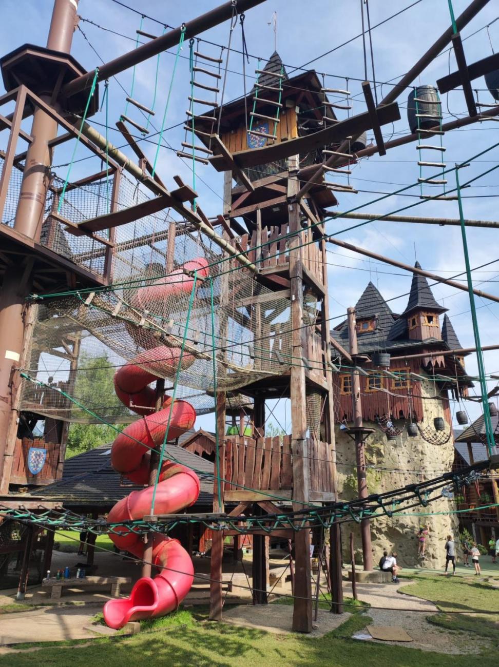 Školní výlet do outdoorového resortu Březová  5.A a 5.B