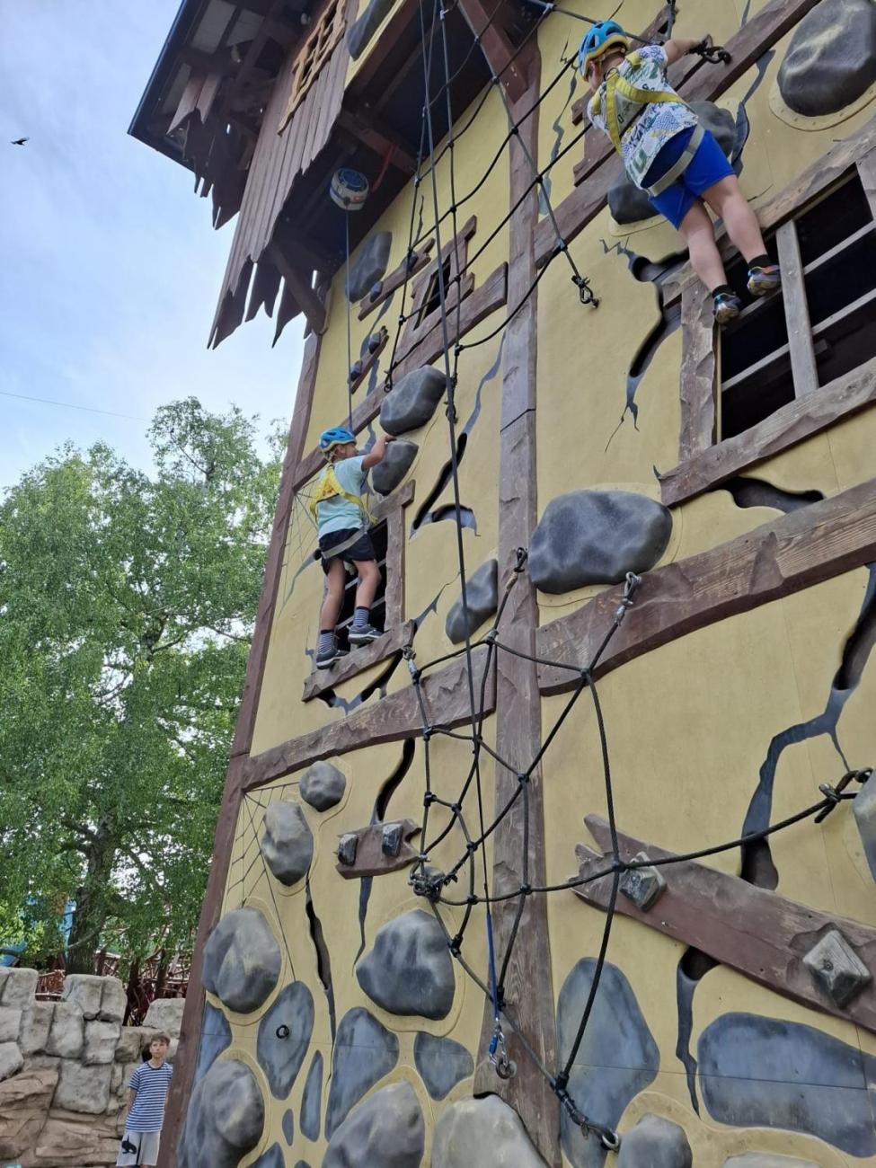 Školní výlet do outdoorového resortu Březová  5.A a 5.B